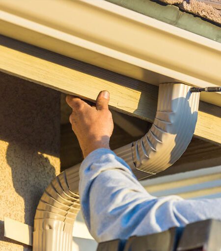 4 ROOF MAINTENANCE MANAGEMENT TIPS FOR BUSY HOMEOWNERS