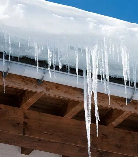 4 SIGNS YOUR NEW HOME COULD BE SUSCEPTIBLE TO ICE DAMMING
