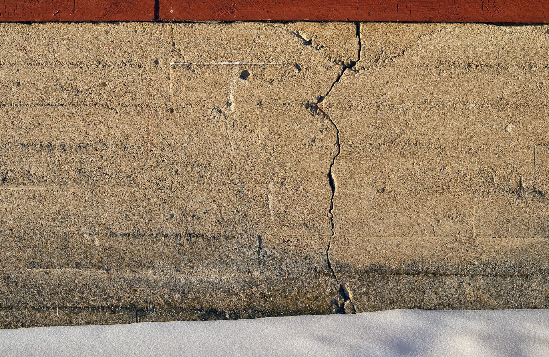 Damage to a wall in the winter months. Giant crack